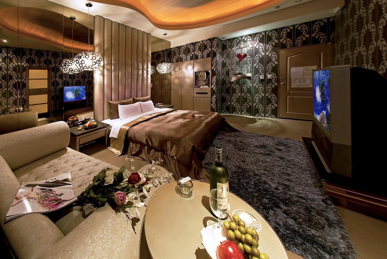Sasha Motel Тайчжун Екстер'єр фото