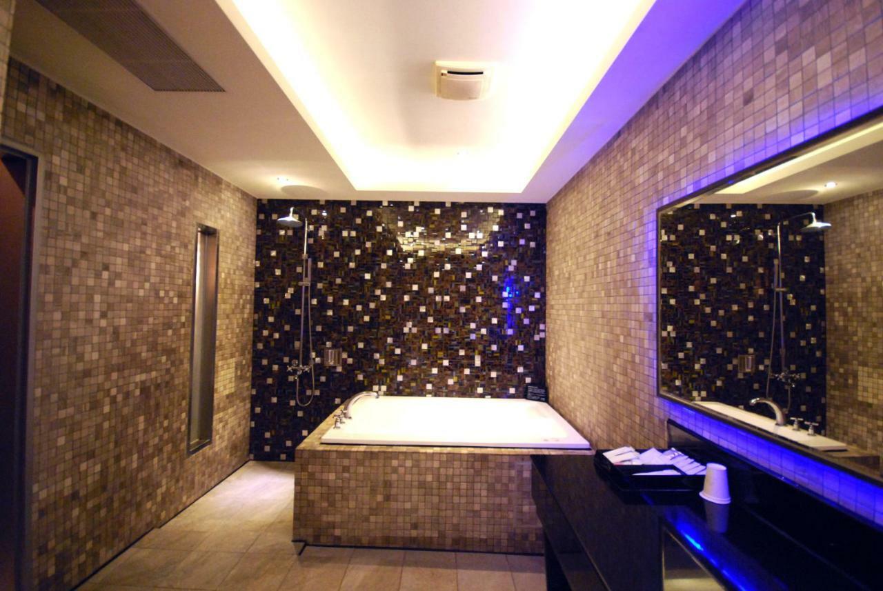Sasha Motel Тайчжун Екстер'єр фото