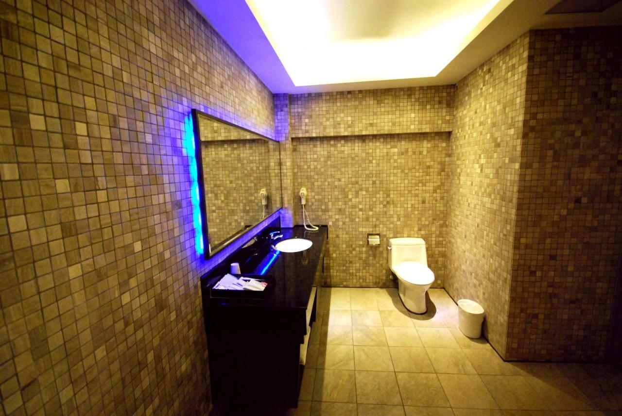 Sasha Motel Тайчжун Екстер'єр фото